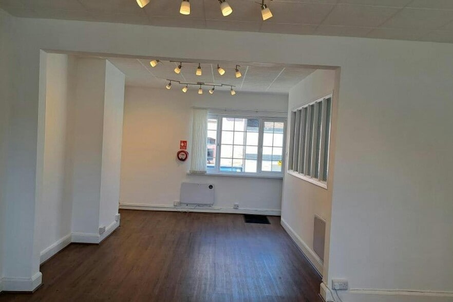 10C-10 Church St, Basingstoke for sale - Interior Photo - Image 2 of 2