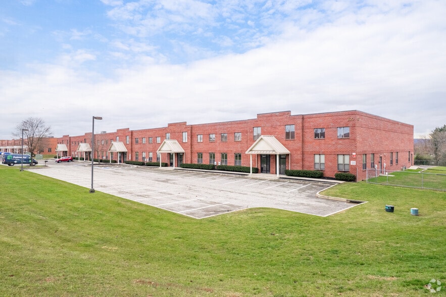 100 Schell Ln, Phoenixville, PA for lease - Building Photo - Image 2 of 5