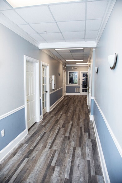 1290 Kennestone Circle portfolio of 2 properties for sale on LoopNet.com - Building Photo - Image 3 of 10