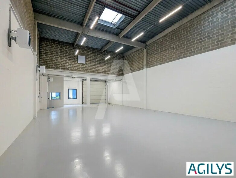 Office in Villebon-sur-Yvette for lease - Interior Photo - Image 1 of 12