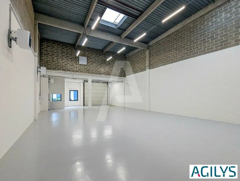 Office in Villebon-sur-Yvette for lease Interior Photo- Image 1 of 13