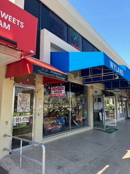 310-314 John Ringling Blvd, Sarasota, FL for lease - Building Photo - Image 1 of 1