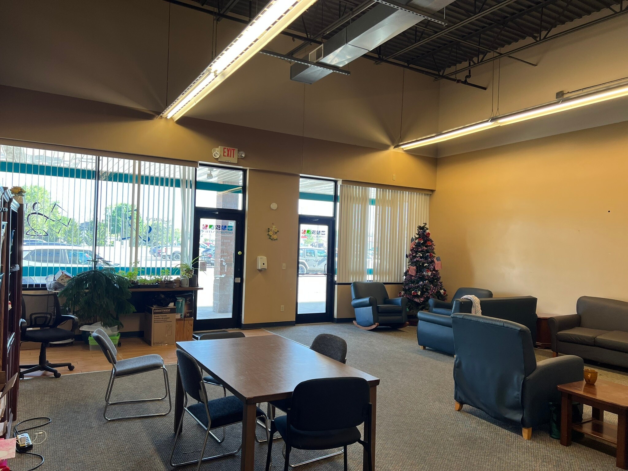 2028 E Harbor Rd, Port Clinton, OH for lease Interior Photo- Image 1 of 4