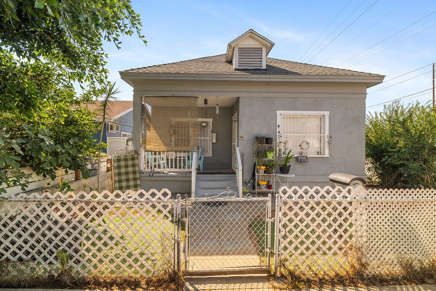 115 S Fresno St, Los Angeles, CA for sale - Primary Photo - Image 1 of 24