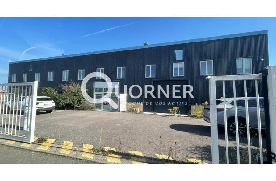 Retail in Saint-Marcel for lease - Building Photo - Image 1 of 3