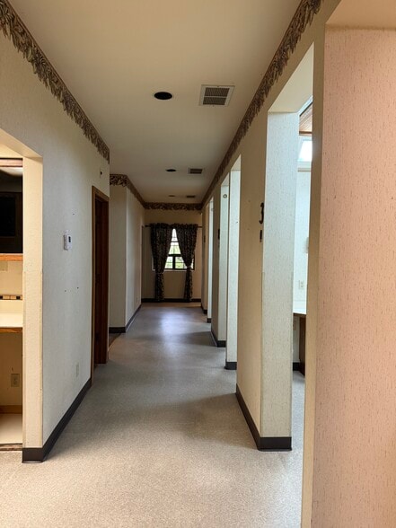 100 Horseshoe Lane, Weaverville, CA for lease - Building Photo - Image 2 of 24