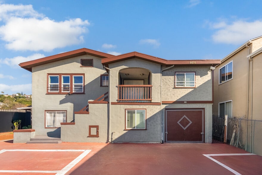 8016 MacArthur Blvd, Oakland, CA for sale - Primary Photo - Image 1 of 26