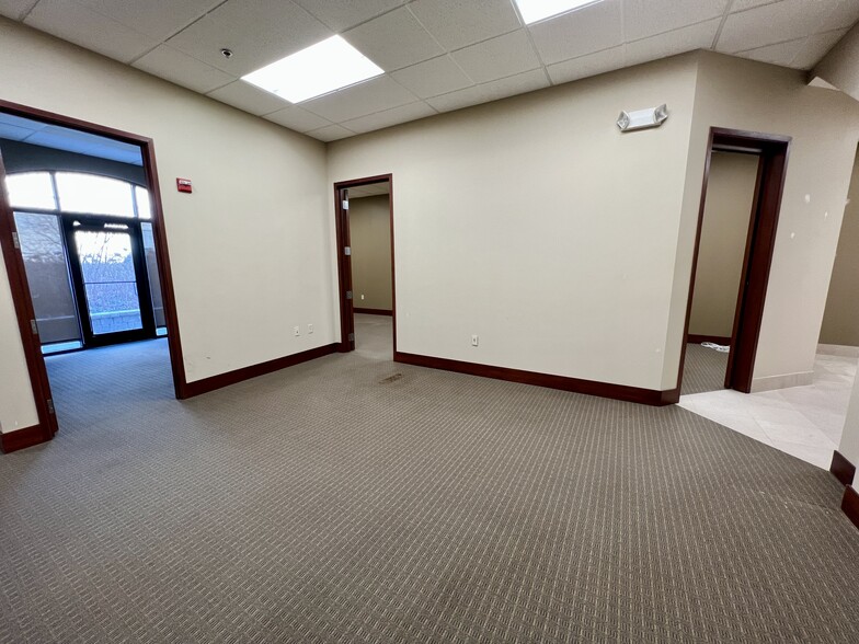 6300 N Revere Dr, Kansas City, MO for lease - Interior Photo - Image 3 of 7