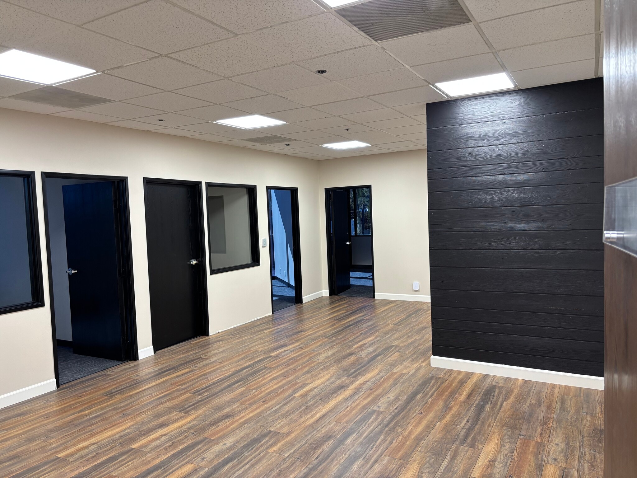 9420 Topanga Canyon Blvd, Chatsworth, CA for lease Interior Photo- Image 1 of 8