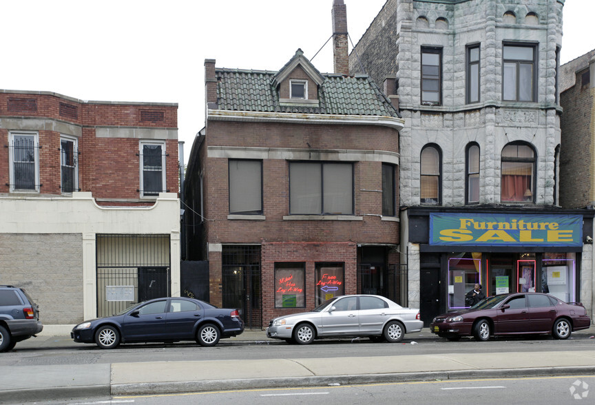 1241 N Ashland Ave, Chicago, IL for lease - Primary Photo - Image 1 of 8