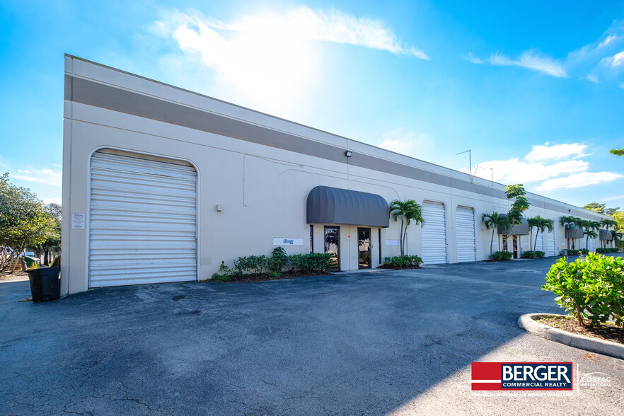 3685-3699 NW 15th St, Lauderhill, FL for lease - Building Photo - Image 3 of 9