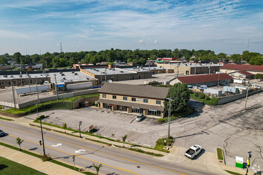 405-427 Droste Rd, Saint Charles, MO for lease - Building Photo - Image 3 of 5