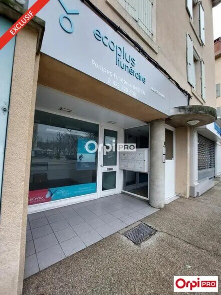 Retail in Romans-sur-Isère for lease - Building Photo - Image 2 of 4