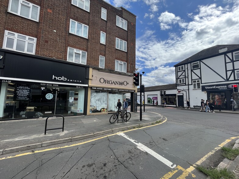 261 High Rd, Loughton for lease - Building Photo - Image 2 of 2