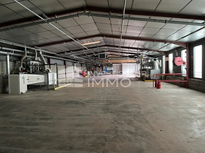 Industrial in Gouaix for sale - Interior Photo - Image 1 of 6