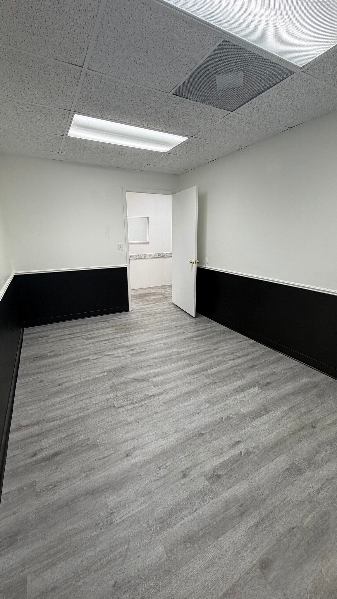 6301 Memorial Hwy, Tampa, FL for lease Interior Photo- Image 1 of 4