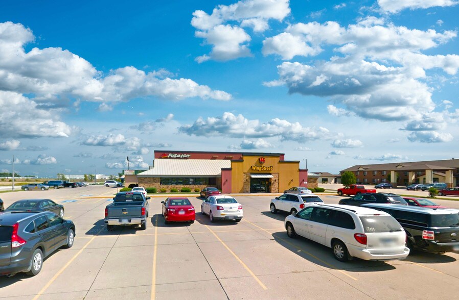 900 N Grand Ave, Mount Pleasant, IA for sale - Other - Image 1 of 1