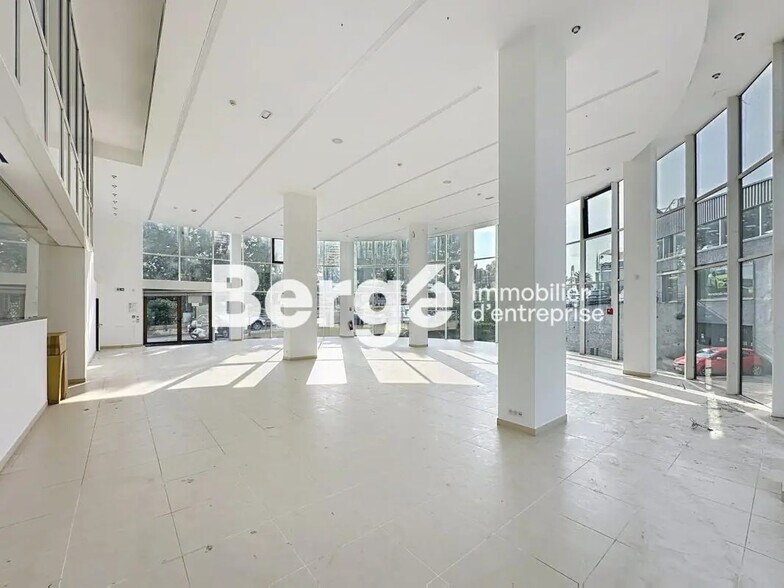 Retail in Le Cannet for sale - Interior Photo - Image 1 of 8