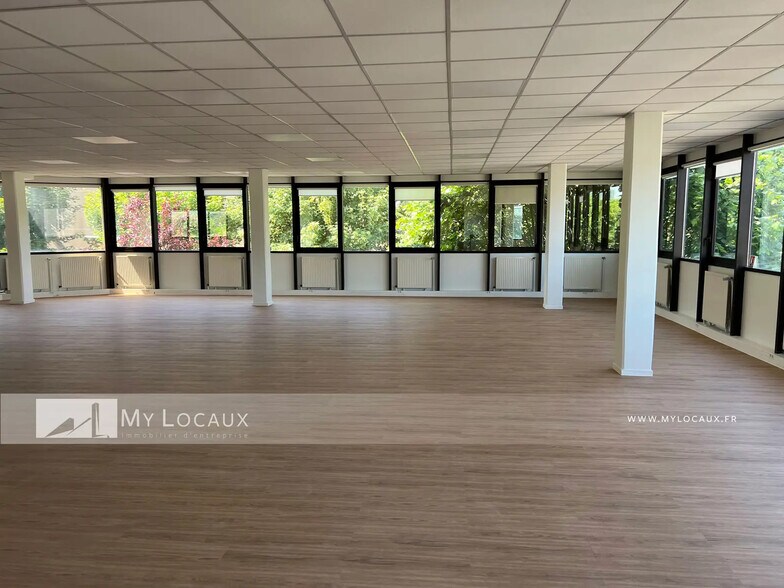 Flex in Nanterre for lease - Interior Photo - Image 3 of 10