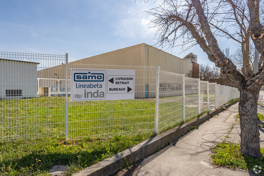 Flex in Aix-en-Provence for lease - Building Photo - Image 2 of 3