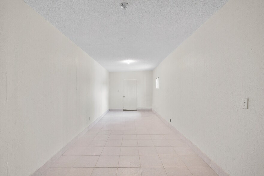 3905 Durazno, El Paso, TX for lease - Interior Photo - Image 2 of 25