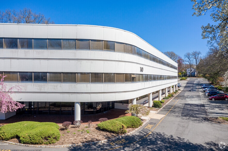 140 Route 17 N, Paramus, NJ for lease - Building Photo - Image 3 of 5