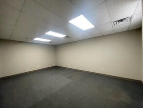 2200 Crestview St, Kenner, LA for lease Building Photo- Image 2 of 15