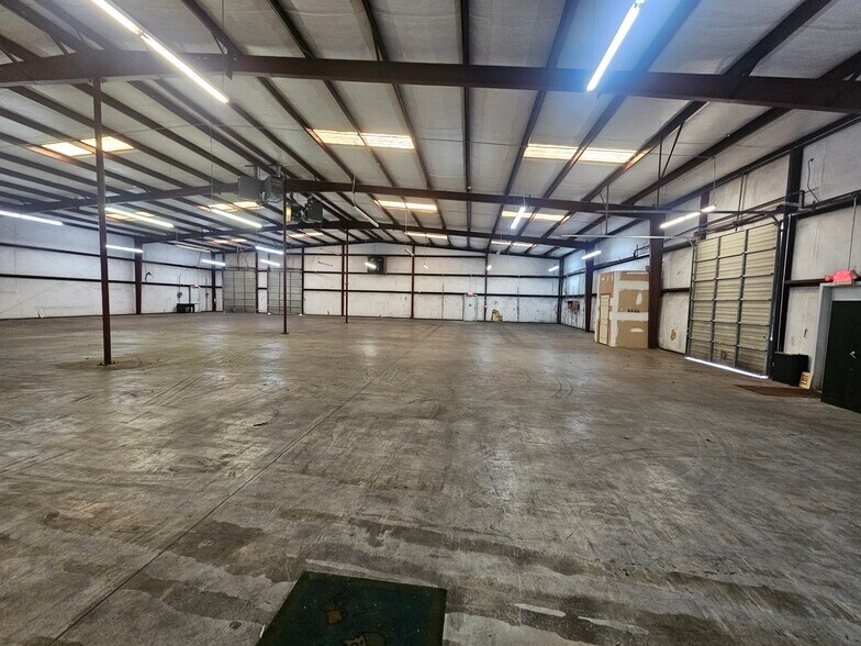 135 Cecil Ct, Fayetteville, GA for lease - Building Photo - Image 2 of 23