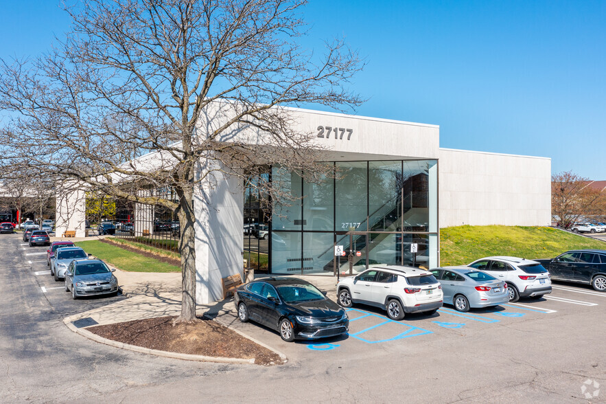 27177 Lahser Rd, Southfield, MI for lease - Building Photo - Image 3 of 13