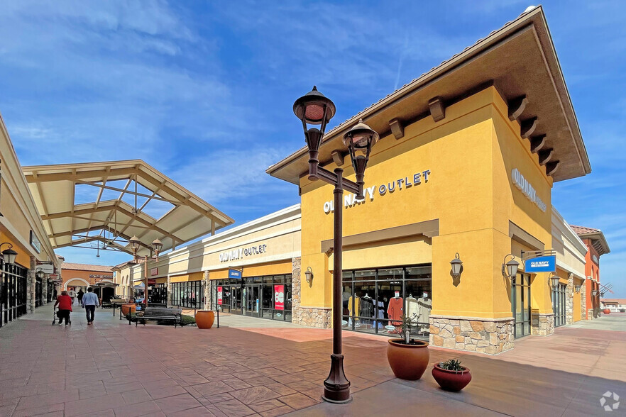 5701 Outlets At Tejon Pky, Arvin, CA for lease - Building Photo - Image 2 of 7