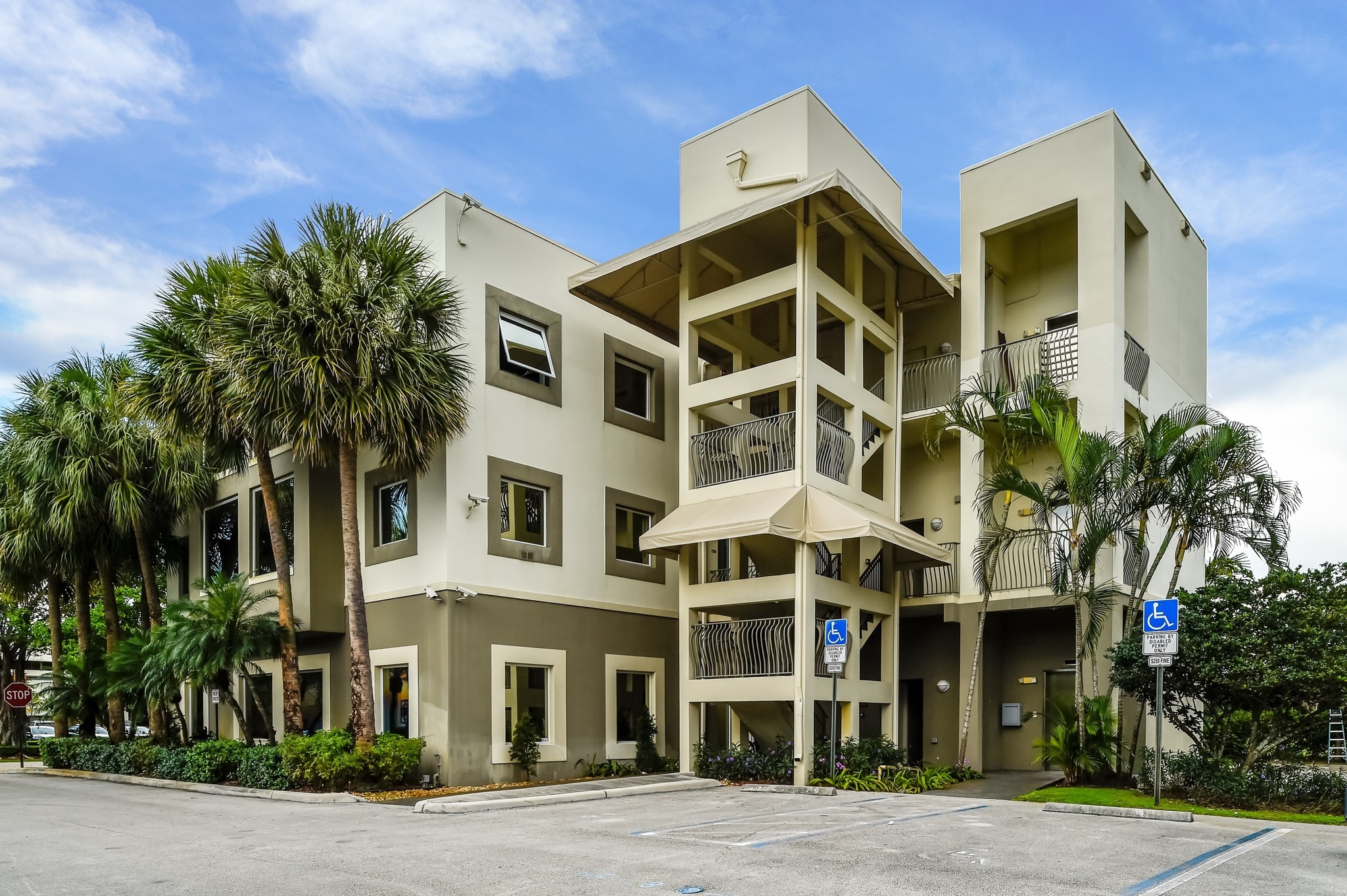 401 Fairway Dr, Deerfield Beach, FL for lease Building Photo- Image 1 of 8