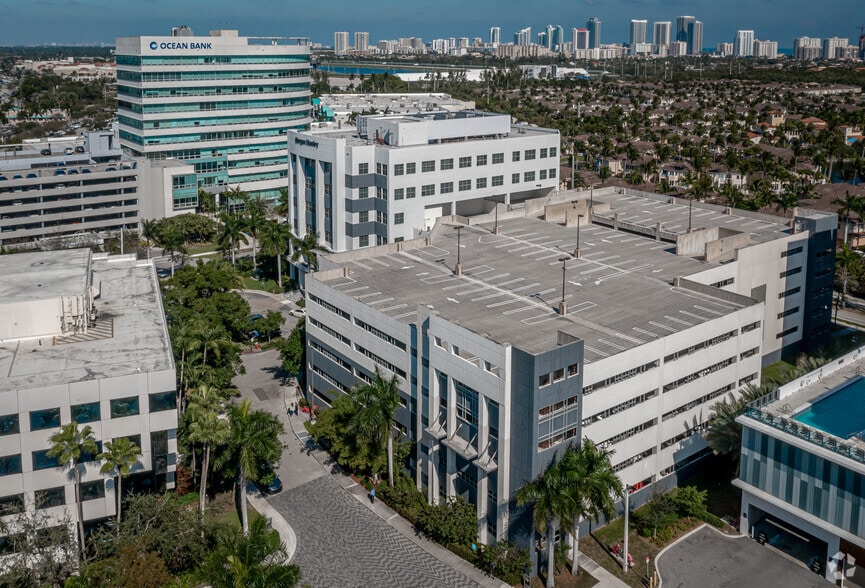 20801-20807 Biscayne Blvd, Aventura, FL for lease - Aerial - Image 3 of 34