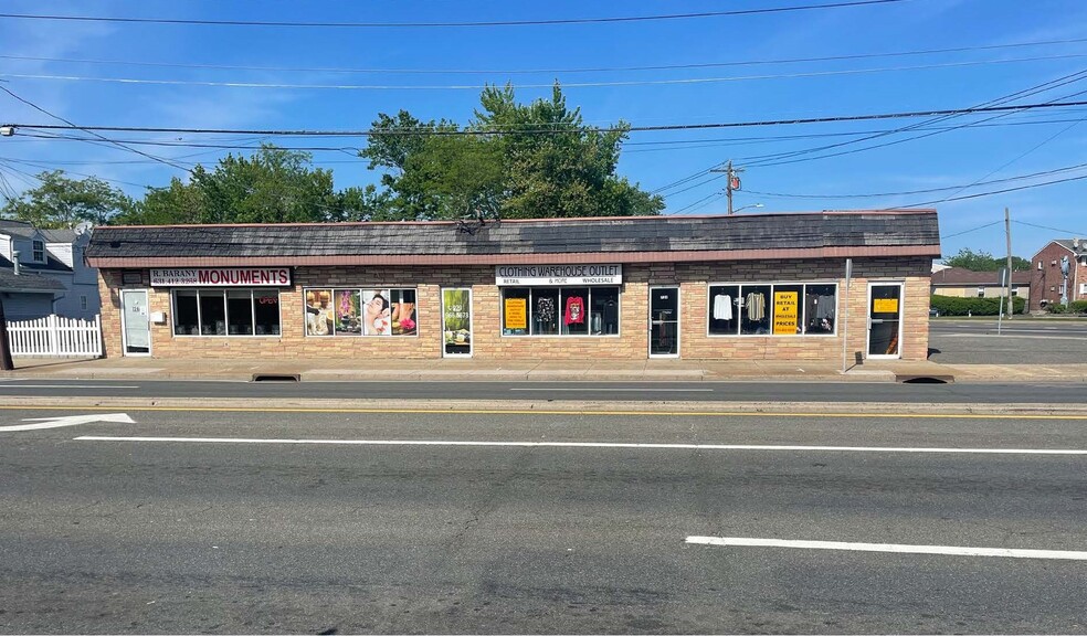 718-724 N Wellwood Ave, Lindenhurst, NY for lease - Building Photo - Image 1 of 5