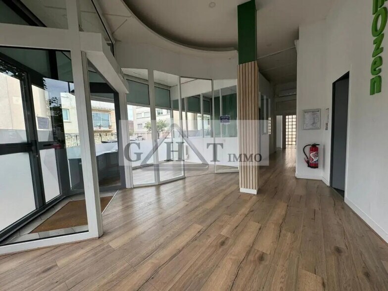 Retail in Créteil for sale - Lobby - Image 1 of 7