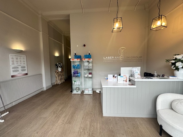 171-171A Finchley Rd, London for lease - Interior Photo - Image 2 of 8