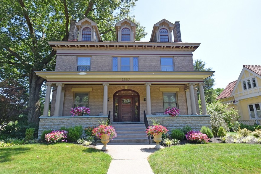 2567 Erie Ave, Cincinnati, OH for sale - Building Photo - Image 1 of 1