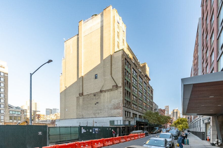 535-547 W 45th St, New York, NY for lease - Building Photo - Image 2 of 94