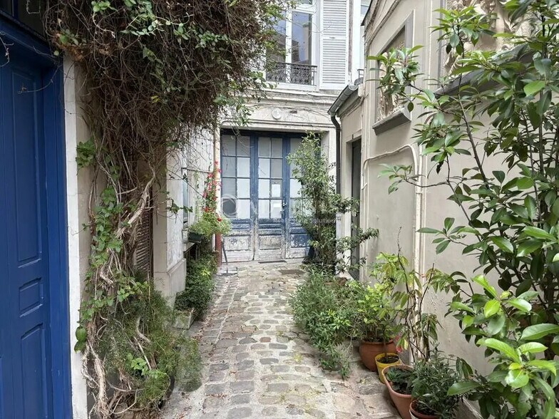 Office in Paris for lease - Building Photo - Image 1 of 10