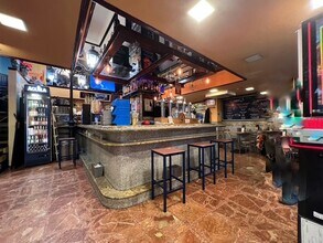 Retail in Madrid, Madrid for lease Interior Photo- Image 2 of 8