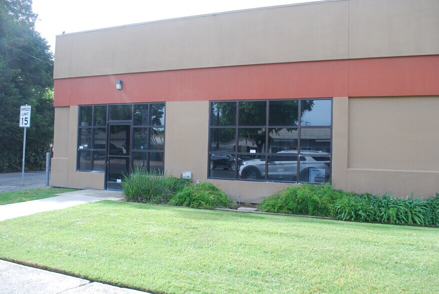 1562 Tully Rd, Modesto, CA 95350