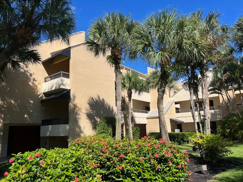 11211 Prosperity Farms Rd, Palm Beach Gardens, FL for sale - Primary Photo - Image 1 of 7