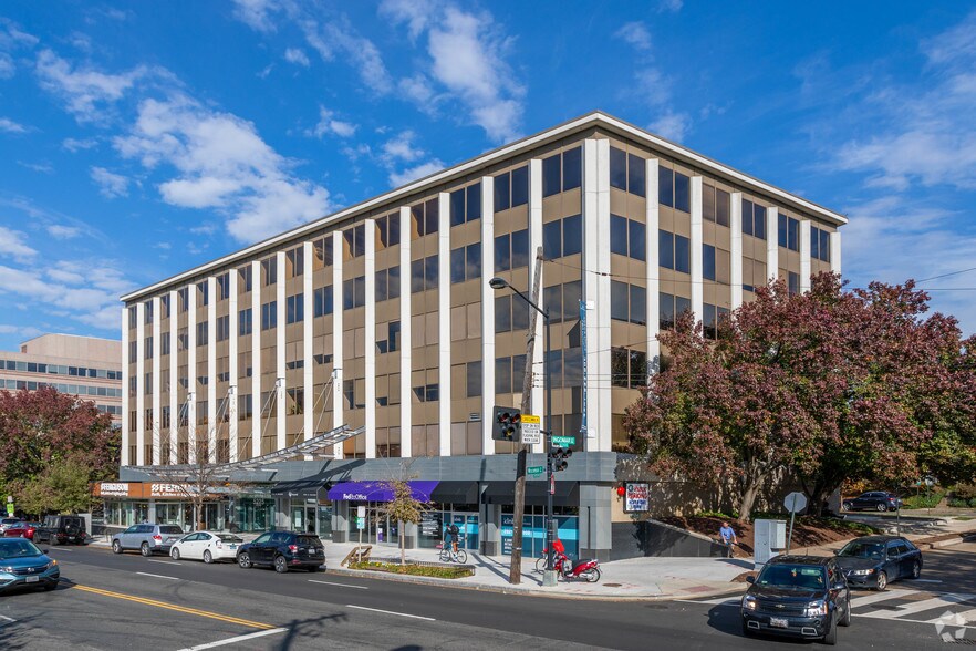 5225 Wisconsin Ave NW, Washington, DC for lease - Building Photo - Image 2 of 23