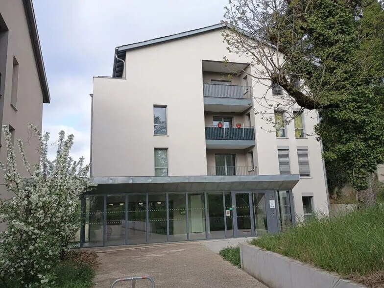 27 Place Du Château, Montluel for lease - Building Photo - Image 2 of 10