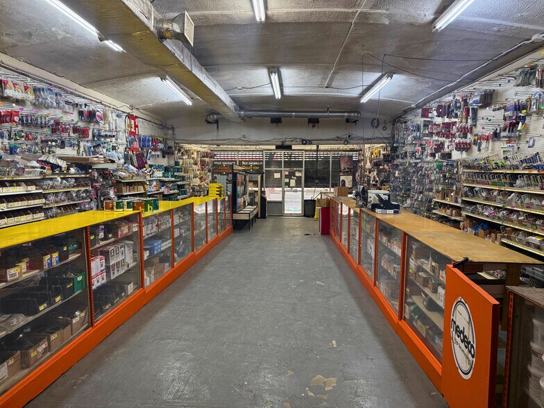 828 E 160th St, Bronx, NY for lease - Building Photo - Image 2 of 9