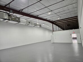 3712-3728 Vineland Rd, Orlando, FL for lease Building Photo- Image 2 of 7