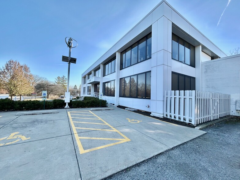 3500 Western Ave, Highland Park, IL for lease - Building Photo - Image 1 of 13