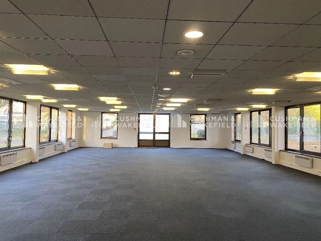 Office in Lingolsheim for lease Interior Photo- Image 1 of 4