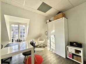 Office in Paris for lease Interior Photo- Image 2 of 4