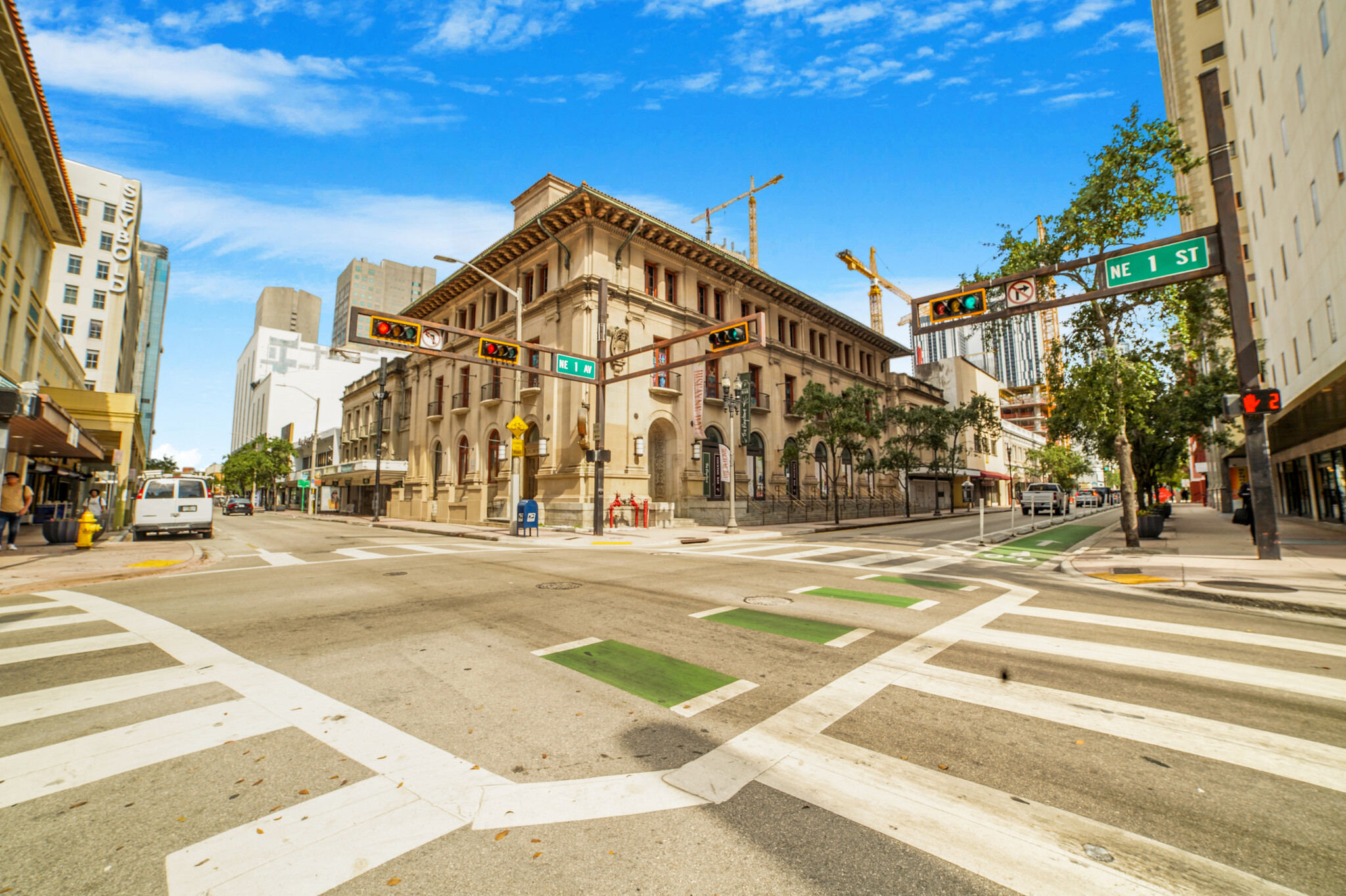 100 NE 1st Ave, Miami, FL for lease Building Photo- Image 1 of 6