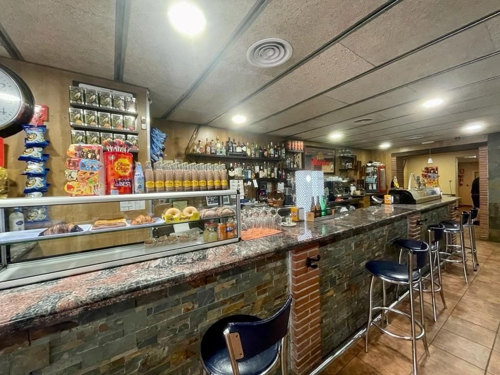 Retail in Santa Coloma de Gramenet, Barcelona for lease Interior Photo- Image 1 of 13